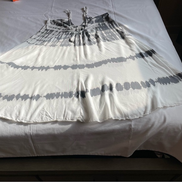 Pineapple Boutique Dress White with Grey Tie Dye Size Small/Medium - Picture 3 of 14